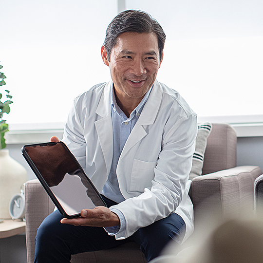 Audiologist holding a tablet.